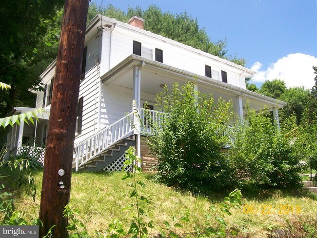 Building Photo - 395 Wilkes St