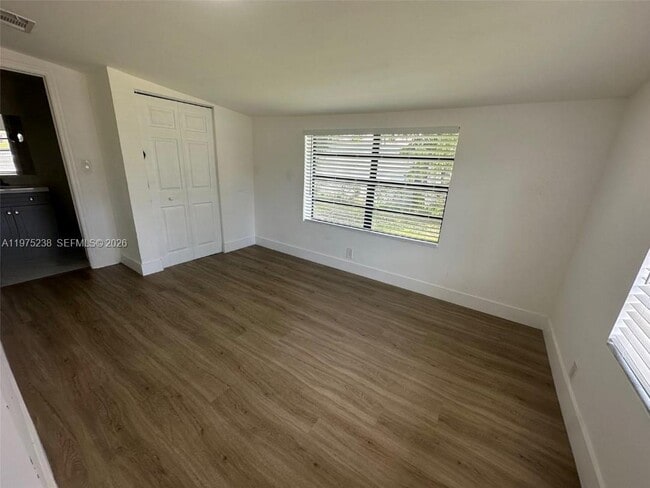 Building Photo - 3701 SW 40th St