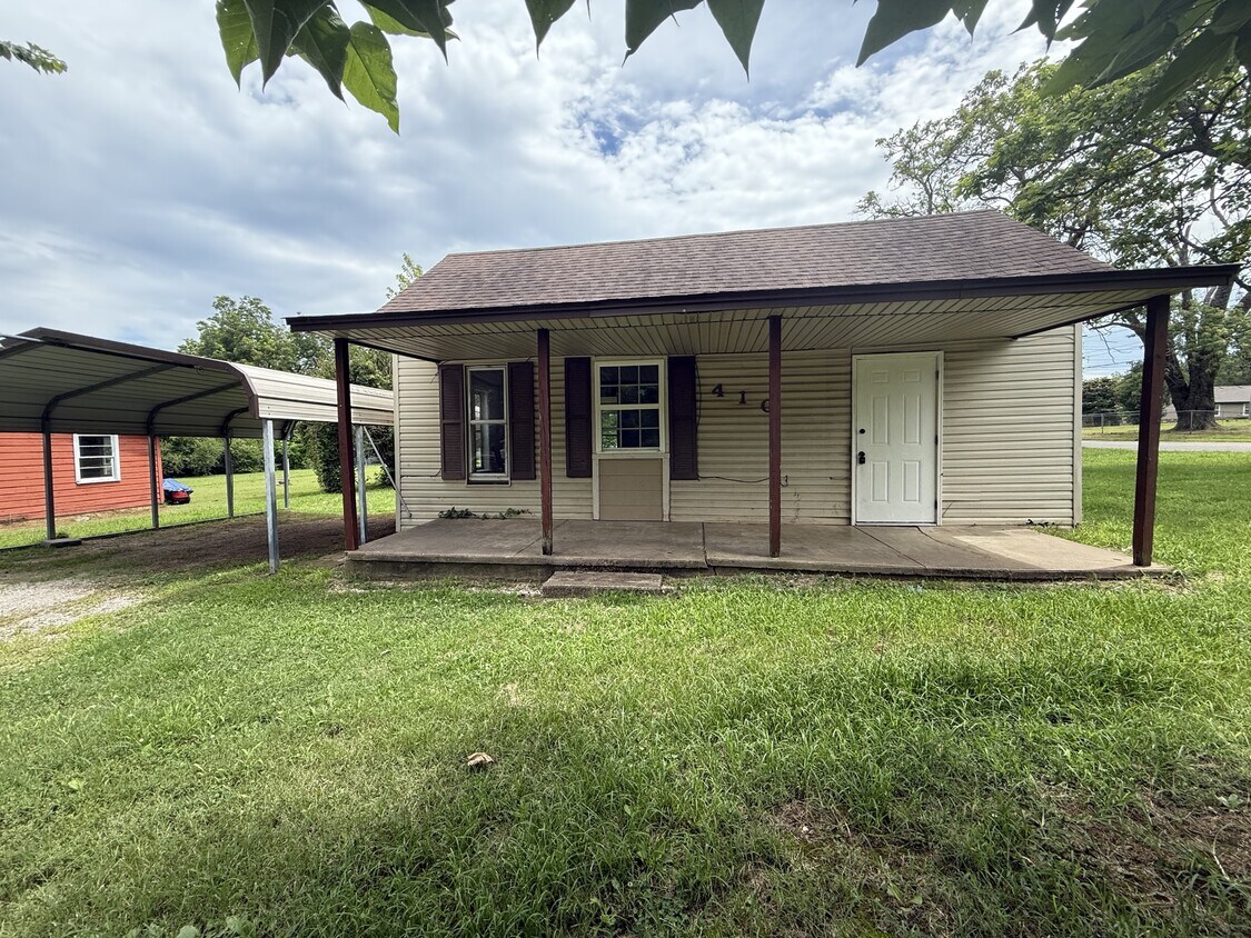 Primary Photo - 410 W Argyle Ave
