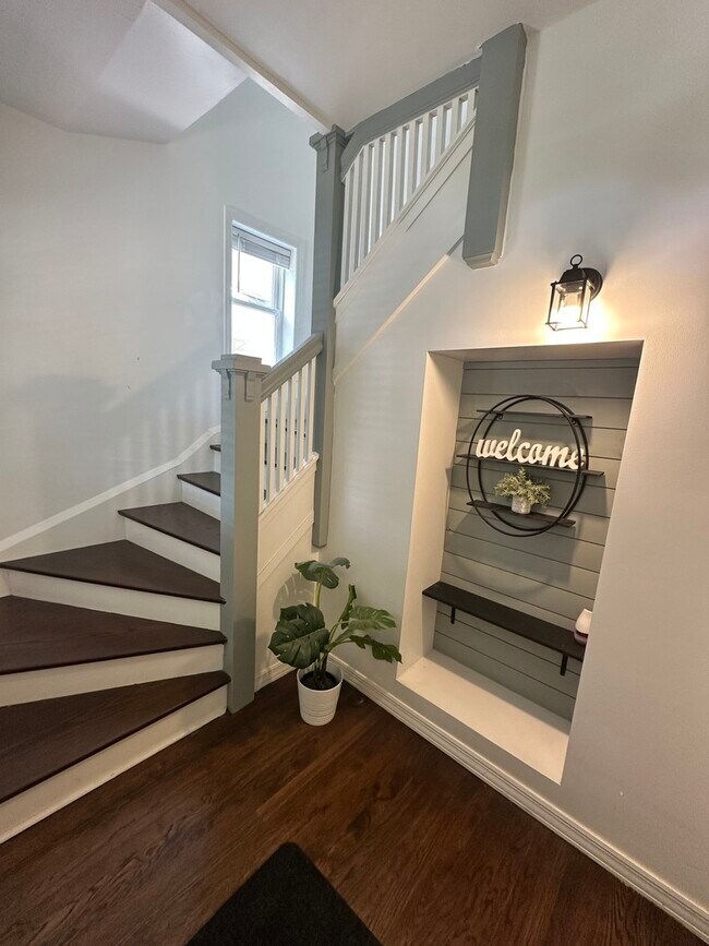 Foto del edificio - 5110 W Byron St