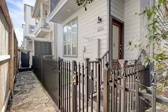 Building Photo - 1530 W 25th St