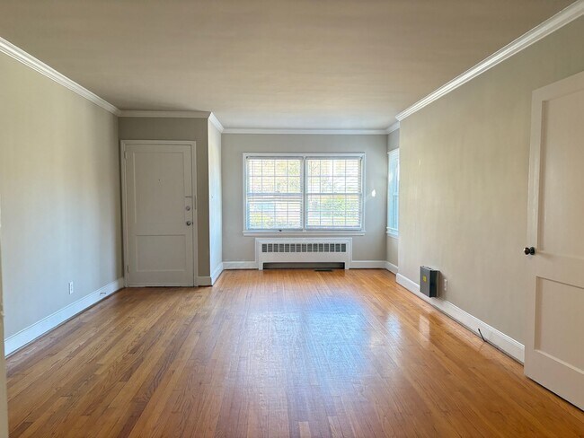 Foto del edificio - 2 Bedroom, 1 Bathroom Apartment in Greensboro!