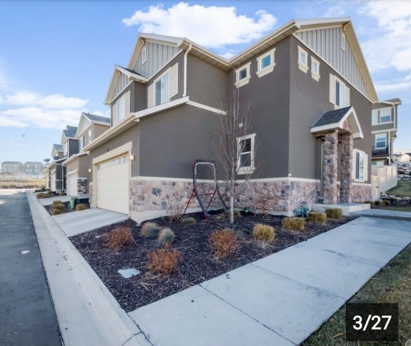 Primary Photo - 269 W Willow Creek Dr