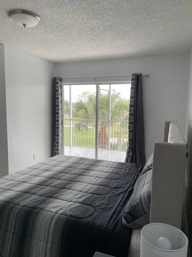 Master bedroom. King size bed - 441 Quail Forest Blvd