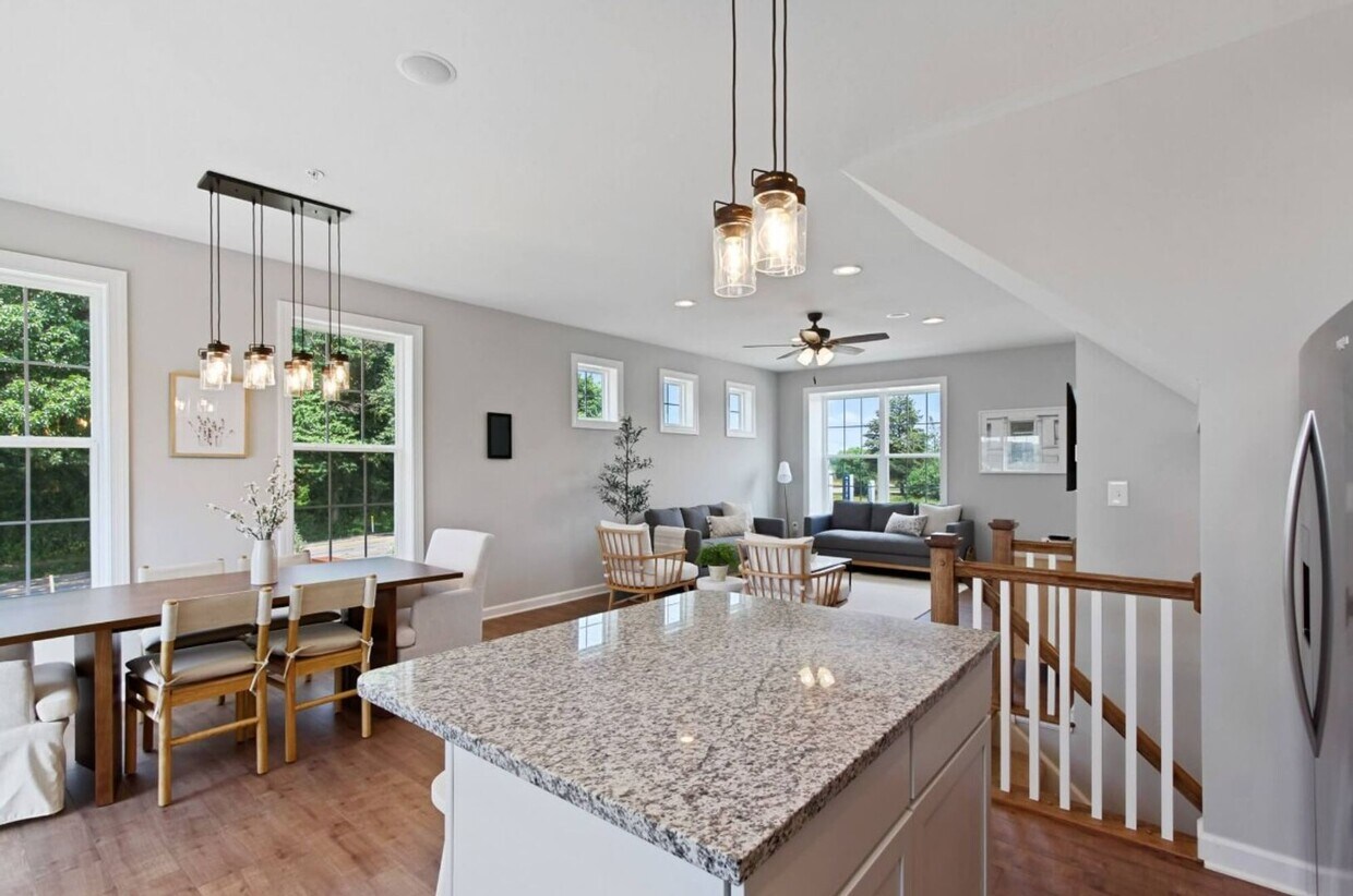 Foto principal - Beautiful 3 Bedroom, 2.5 Bath Townhome in ...