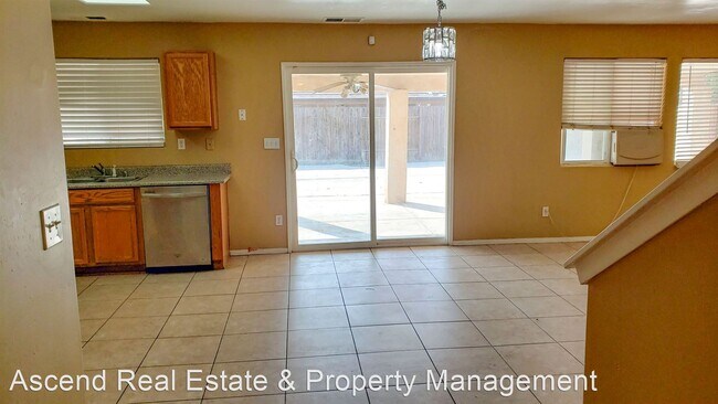 Building Photo - 4 br, 2.5 bath House - 11015 Grand Prairie Dr
