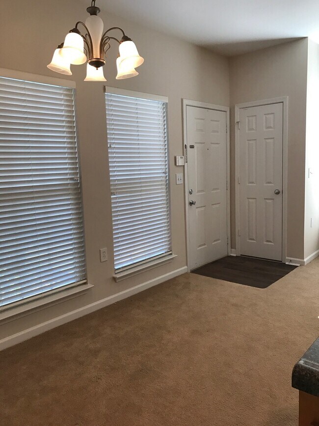 Foto del edificio - Adorable 1 bedroom 1 bath condo with garage located in Cotwold Park