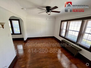Building Photo - 3047 S Howell Ave
