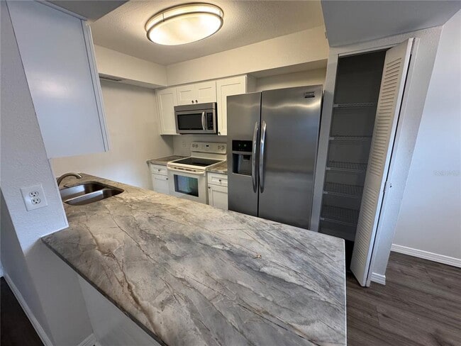 Foto del edificio - 4503 3rd St Cir W