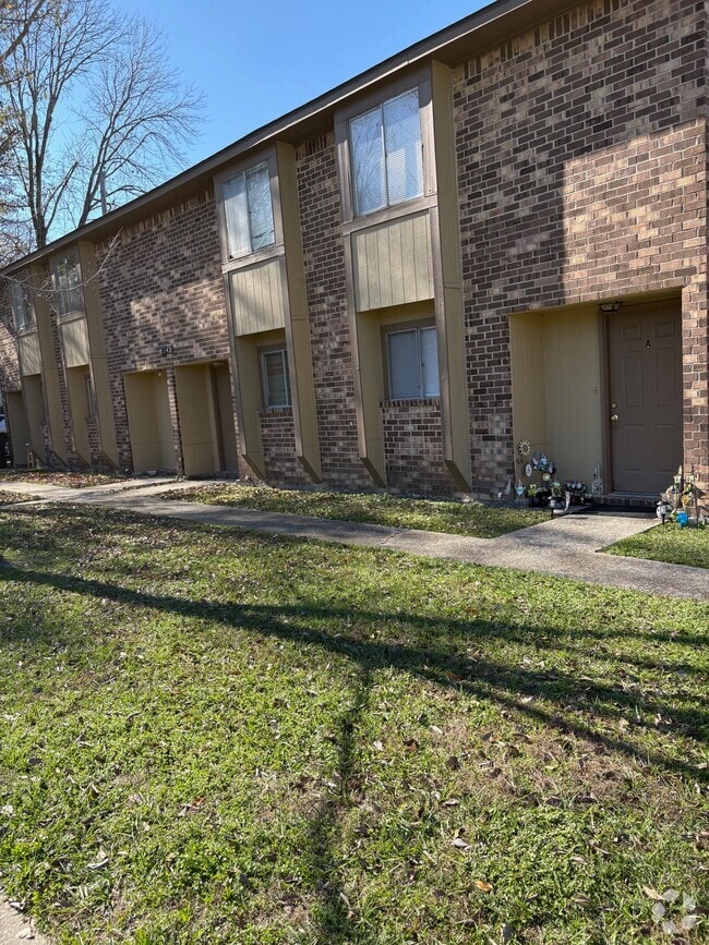 Building Photo - 8645 Elvin Dr