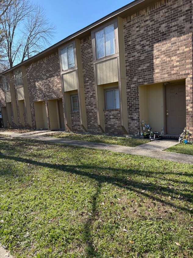 Foto principal - 8645 Elvin Dr