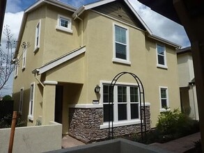 Building Photo - 516 Dijon Pl