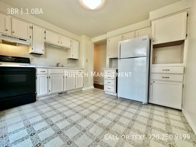 Building Photo - Recently Renovated 3 Bedroom 1 Bath Single...