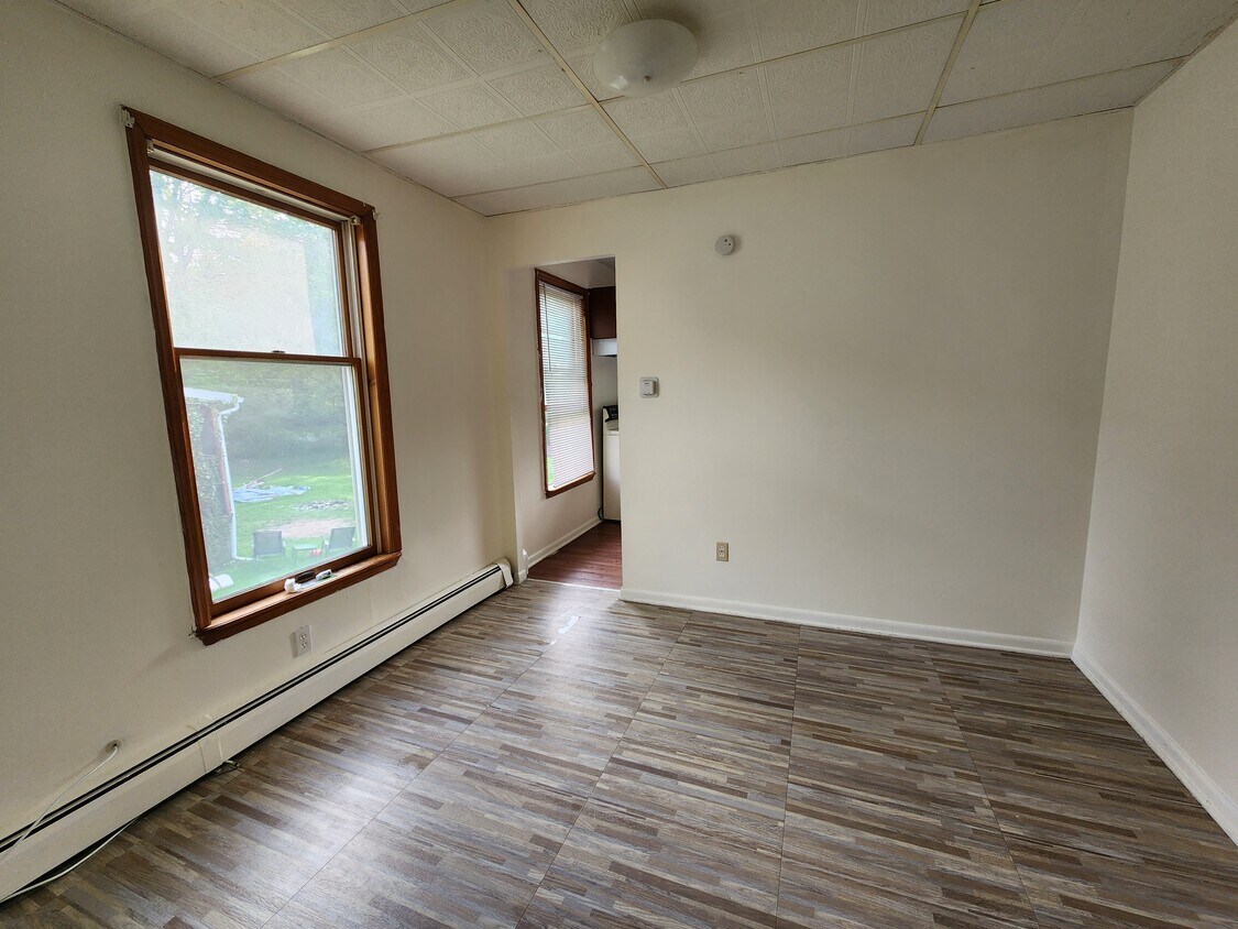 8 Orient Ave Unit 3/back, Averill Park, NY 12018 Apartments in