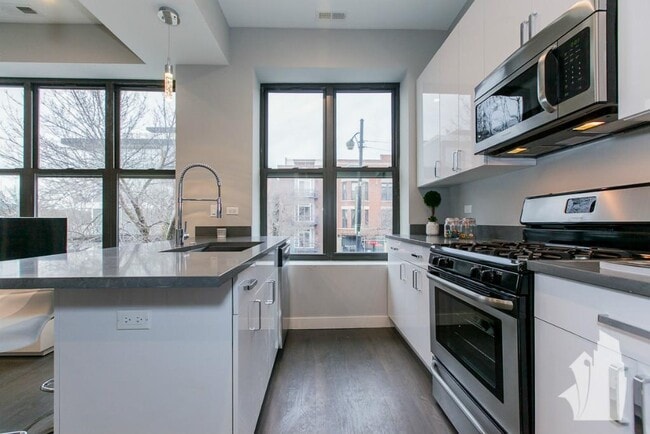 Building Photo - 2151 W Division St