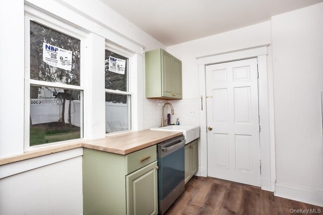 Building Photo - 1009 Hudson Ave