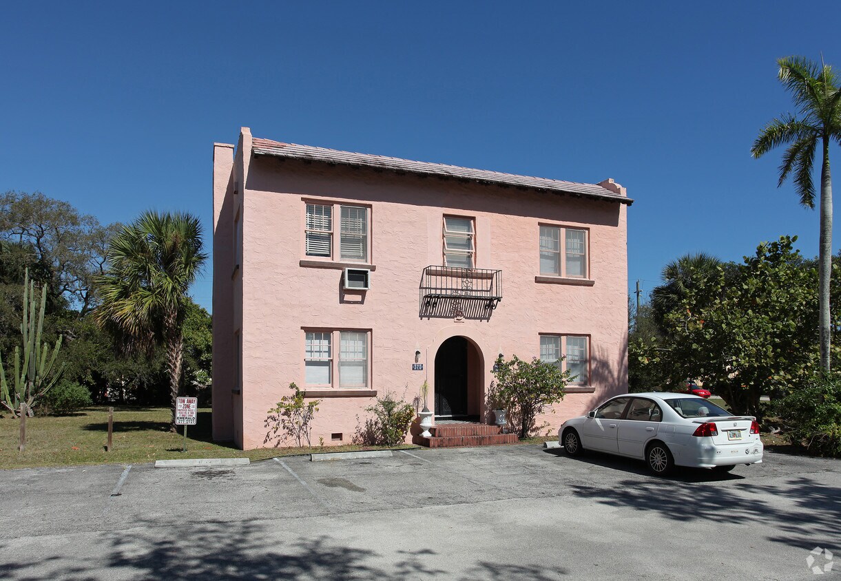 Building Photo - Royal Palm Apartments