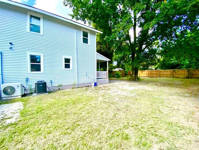 Building Photo - 1207 Evergreen Ave