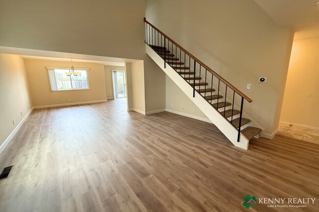 Foto del edificio - Remodeled 2BR/2.5BA Duplex with 2-Car Garage in San Mateo