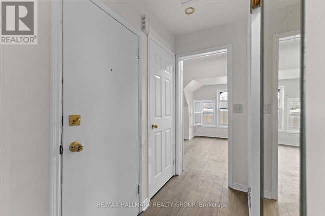 Building Photo - 132 Flora St