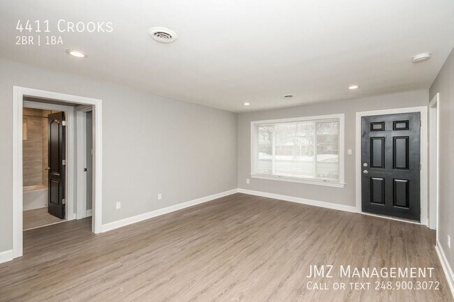 Building Photo - COMPLETELY UPDATED 2 BEDROOM ROYAL OAK UNIT!!