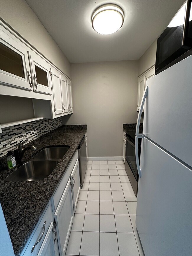 Foto del edificio - 2313 W Great Neck Rd