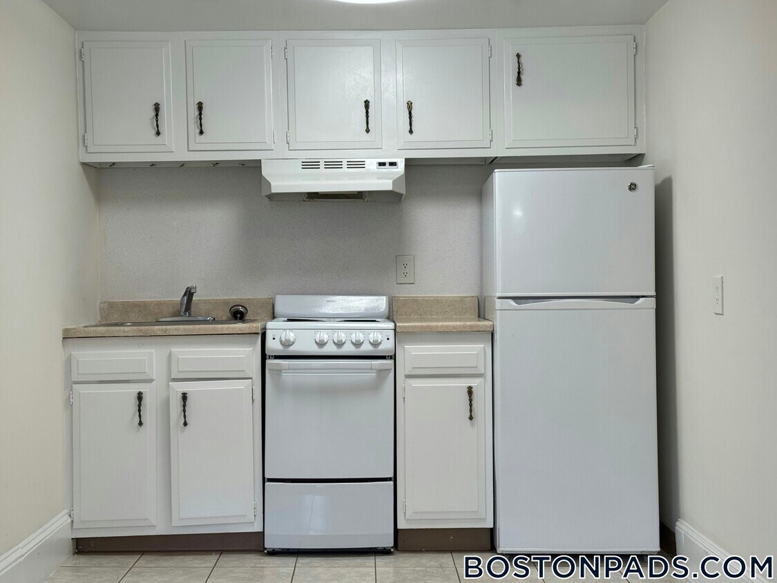 Foto principal - 1223 Beacon St