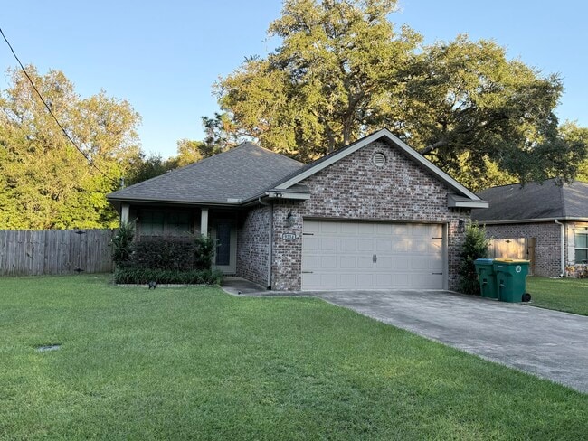 Building Photo - 923 Central Ave