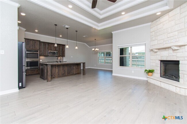 Building Photo - 8803 Grand Oaks Ln