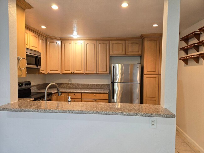 Building Photo - 10350 Caminito Cuervo Unit 106