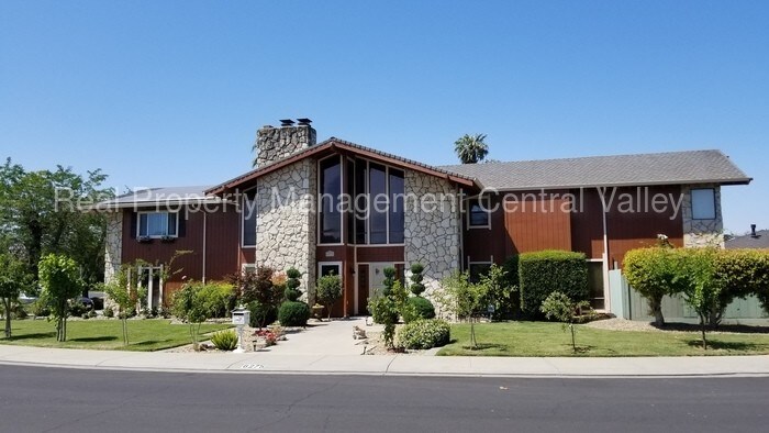 Primary Photo - Stockton Wonderful Large 5 Bedroom Home