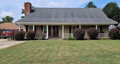 Building Photo - 738 Summer Ln
