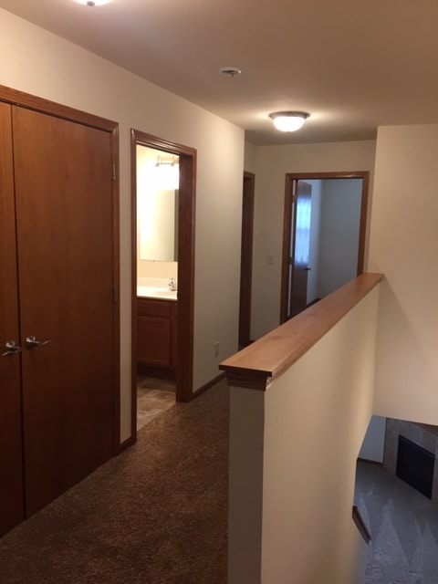 Building Photo - 145 Community Dr