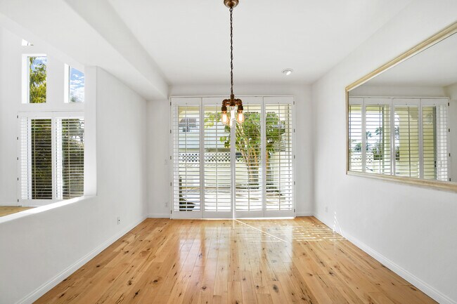 Foto del edificio - 6453 Zuma View Pl