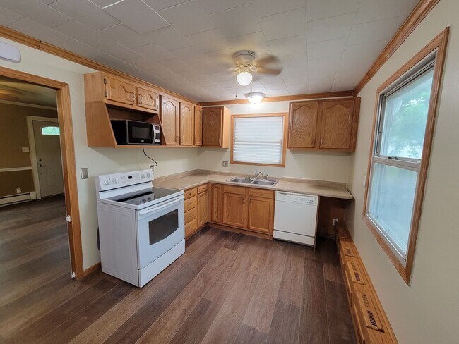 Kitchen - 3711 Oakland Rd NE