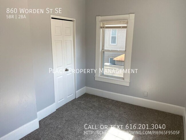 Foto del edificio - 860 Worden - LARGE 5-bedroom, 2-bath house!