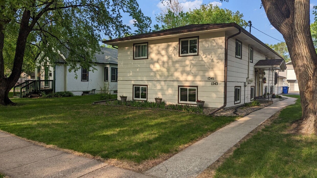 Primary Photo - 1543 8th St N