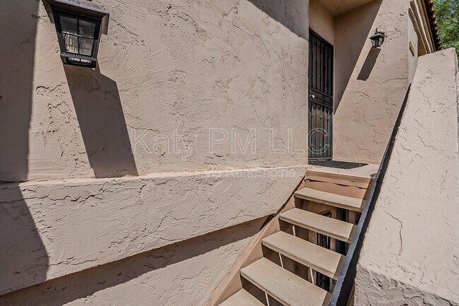 Foto del edificio - 9708 E Vía Linda