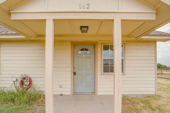 Building Photo - Updated Duplex in Weatherford with large y...