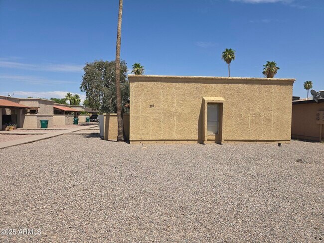 Foto del edificio - 715 N Arrowhead Dr