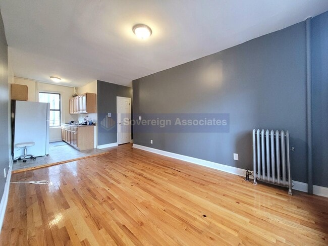 Building Photo - 176 Nagle Avenue