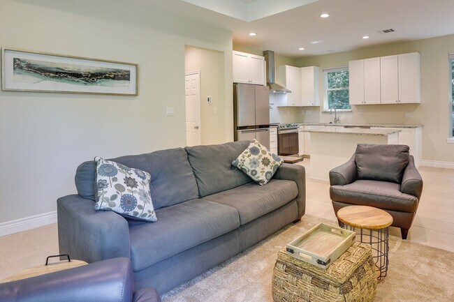 Foto del edificio - 11931 Lakeview Manor Dr