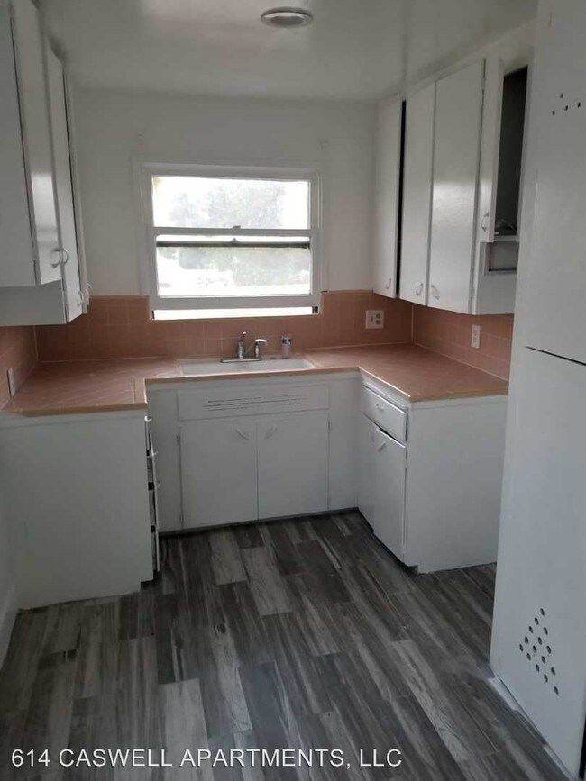 Foto del edificio - 614 N Caswell Ave