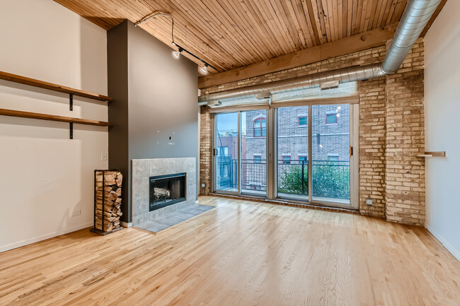 Building Photo - 2333 W Saint Paul Ave