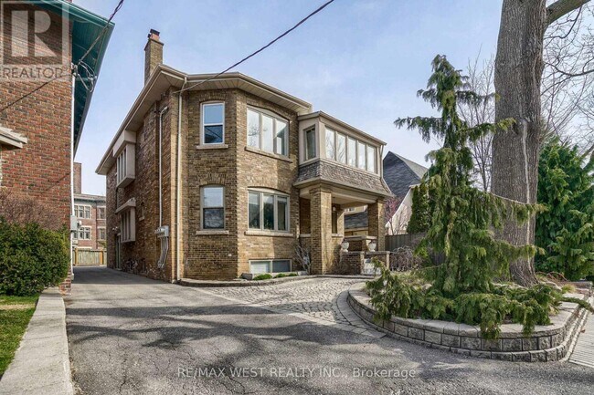 Building Photo - 4 Oriole Gardens