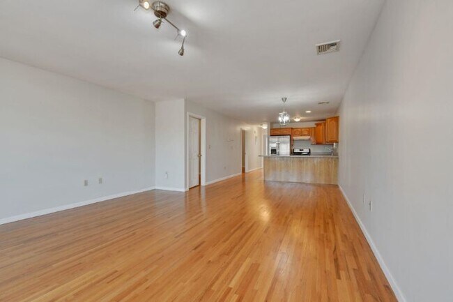 Building Photo - 170 W 54th St