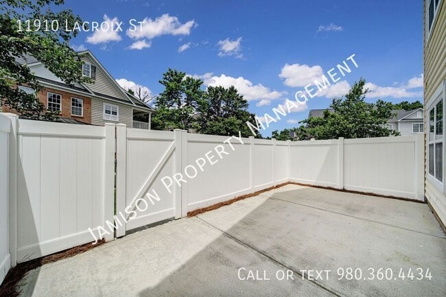 Building Photo - 11910 Lacroix St
