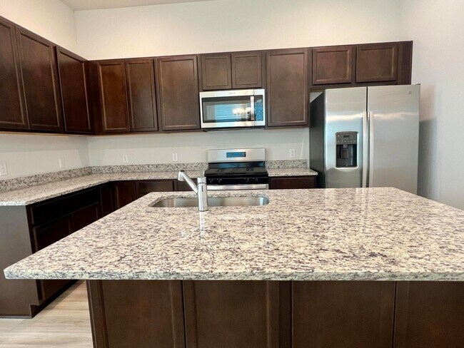 Foto del edificio - 4008 Flatiron Dr