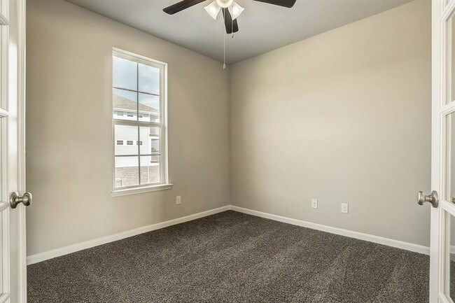 Building Photo - 1404 Veranda Mist