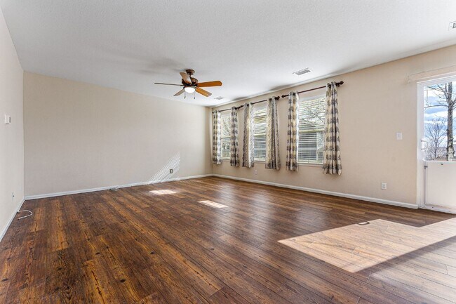 Foto del edificio - Lovable 3 Bed, 2.5 Bath Single Family Thor...